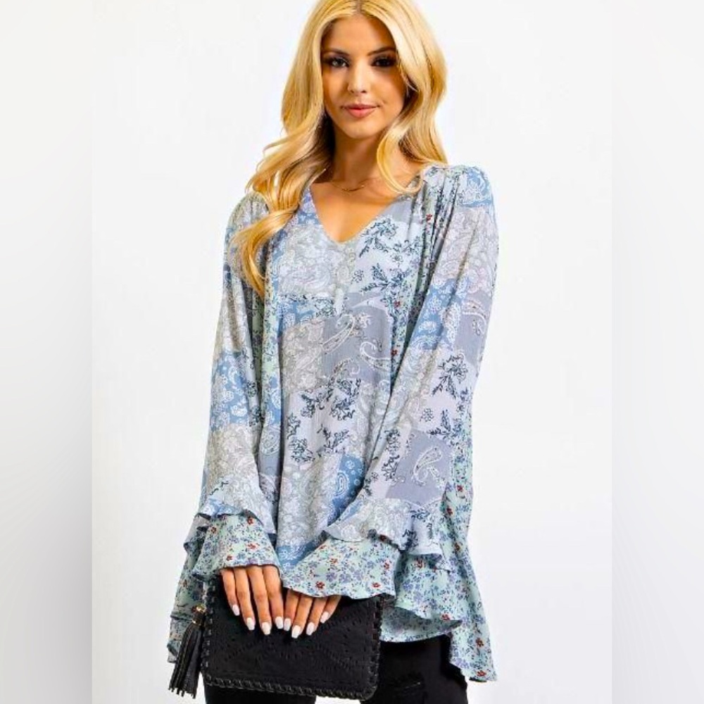 Easel Tunic Mixed Print Easel NWT Gray Bell Sleeves Medium